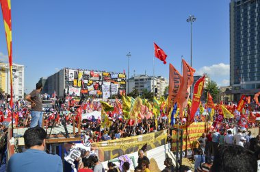 Gezi Parkı protestolar. Göstericiler Taksim Meydanı'nda
