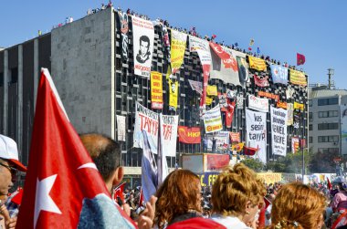 Gezi Parkı protestolar. Göstericiler Taksim Meydanı'nda