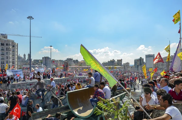 Gezi Parkı protestolar. Göstericiler Taksim Meydanı'nda