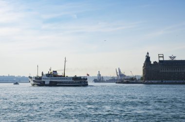 Istanbul boğazı, Kadıköy iskele, Haydarpaşa tren istasyonu ve F