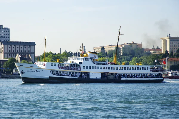 Στενό της Κωνσταντινούπολης, Kadikoy προβλήτα και πλοία. — Φωτογραφία Αρχείου