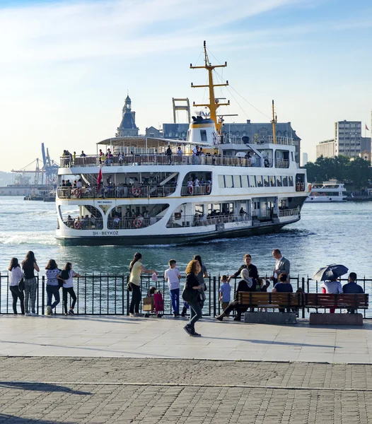 Straat van Istanbul, Kadikoy Pier. — Stockfoto