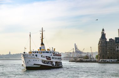 Istanbul boğazı, Kadıköy iskele, Haydarpaşa tren istasyonu ve F