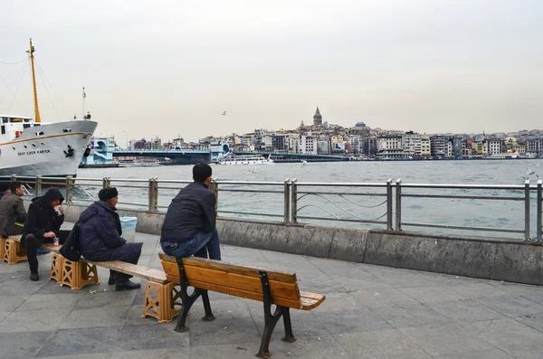 Istanbul view. Eminonu pier, Galata bridge and Galata tower. — Stock Photo, Image