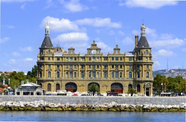 Haydarpaşa tren istasyonu, Hizm (Türkçe: Haydarpasa Gari) Tur