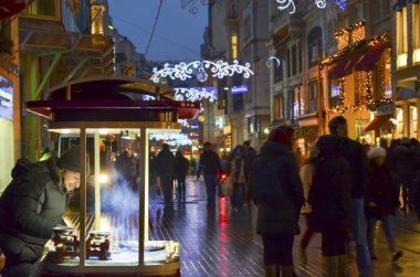 Türkiye nin en ünlü sokak Istiklal Caddesi biri. Indispensibl