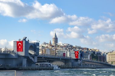 Galata Köprüsü ve Galata Kulesi Istanbul sayısı arka planda