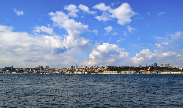 Vista del lado europeo de Estambul desde el Bósforo . —  Fotos de Stock
