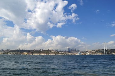 Istanbul'dan Boğaz'ın Avrupa yakasında görünümünü.