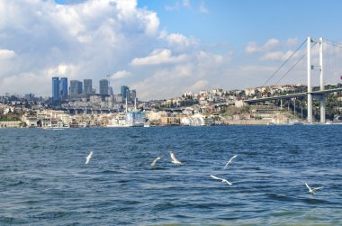 Istanbul'dan Boğaz'ın Avrupa yakasında görünümünü.
