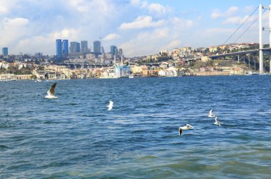Istanbul'dan Boğaz'ın Avrupa yakasında görünümünü.