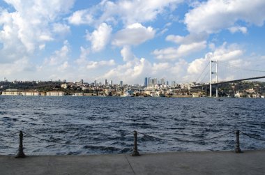 Istanbul'dan Boğaz'ın Avrupa yakasında görünümünü.
