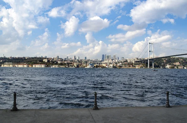 Προβολή της ευρωπαϊκής πλευράς της Κωνσταντινούπολης από το Βόσπορο. — Φωτογραφία Αρχείου