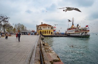 Feribot Istanbul'da Kadıköy iskele ve Meydanı