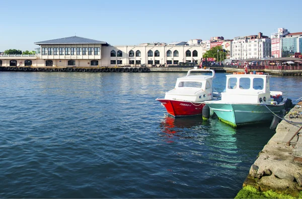 Kadikoy pier und die Seebrücke in Bewegung — Stockfoto