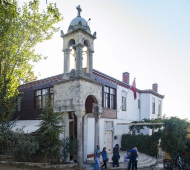 Aya Yorgi Manastırı, manastır Buyukada Istanb içinde yer alır