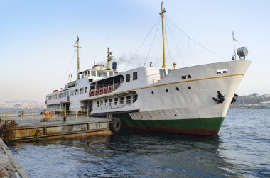 Istanbul, Karaköy iskelesi havada feribot