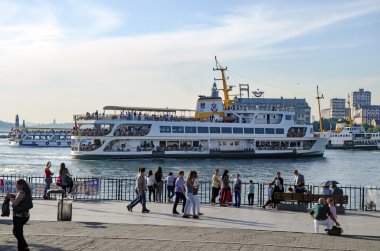 Kadıköy iskelesi ve hareketli İskelesi