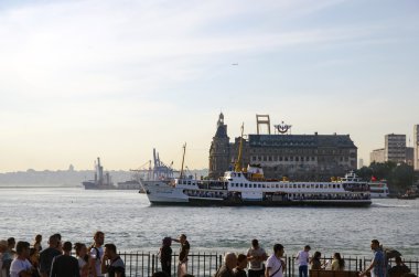 Kadıköy iskelesi ve hareketli İskelesi