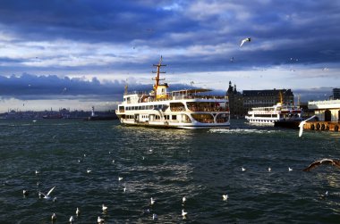 Istanbul boğaz tarihi Haydarpaşa tren istasyonu ve feribot.