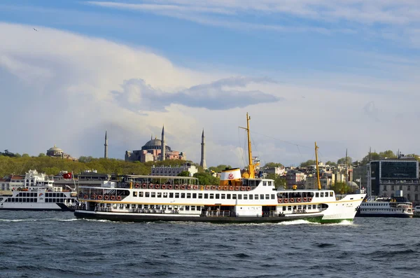 Κωνσταντινούπολη πλοίο και Αγία Σοφία — Φωτογραφία Αρχείου