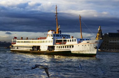 Istanbul boğaz tarihi Haydarpaşa tren istasyonu ve feribot.