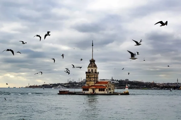 Torre donzelas em istanbul — Fotografia de Stock