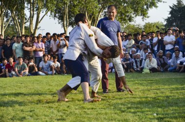 Istanbul'da Orta Asya Türkmen güreş