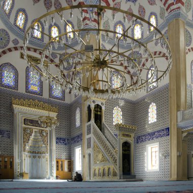 Camide Kur'an okuyarak Müslümanlar huzur bulmak