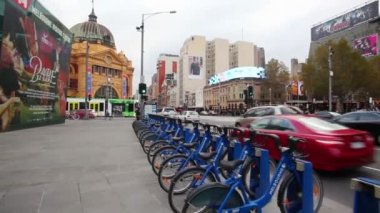 Melbourne, Avustralya şehir merkezinde yürüyüş bakış açısı shot