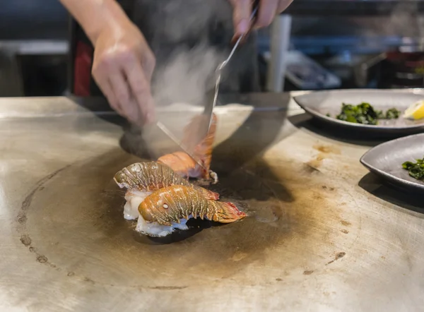 Istakoz kuyruğu ile Japon teppanyaki — Stok fotoğraf