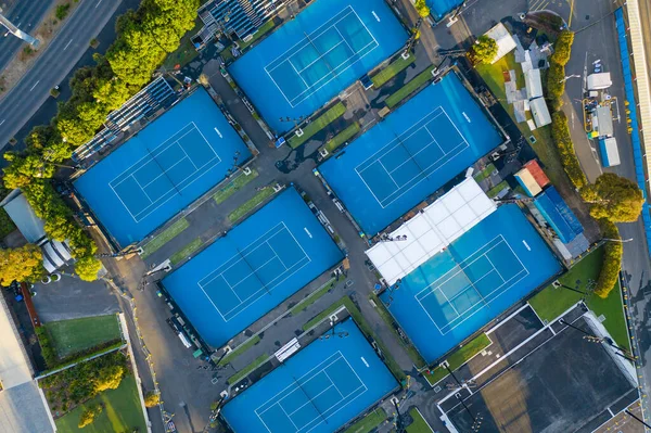 Flygfoto uppifrån och ner utsikt över tennisbanor i Melbourne Park — Stockfoto