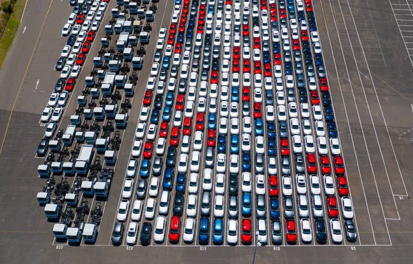 Aerial photo of new passenger cars and trucks at a shipping port in Australia — Stock Photo, Image