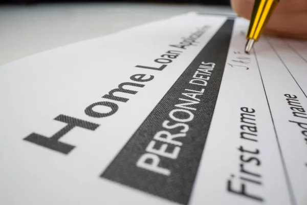 Completing home loan application form — Stock Photo, Image