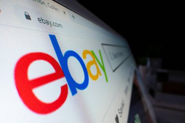 İnternet sitesindeki ebay logosunun yakın görüntüsü