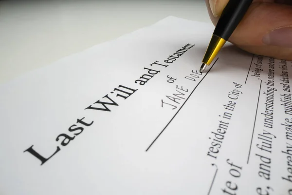 Close-up view of writing a last will — Stock Photo, Image