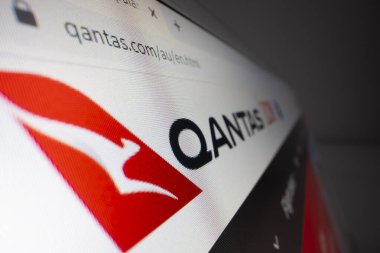 Melbourne, Avustralya - 25 Aralık 2021: İnternet sitesindeki Qantas logosunun yakın görüntüsü