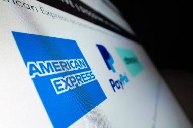 Çevrimiçi alışveriş sitesinde American Express logosunun yakın görüntüsü