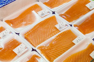 Sashimi balık pazarında Satılık