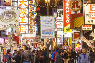 Turistler Dotonbori Osaka, Japonya