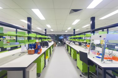 Boş modern tıbbi araştırma laboratuvarı