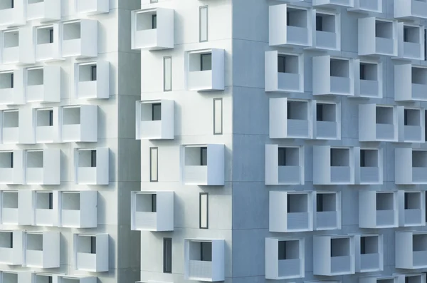 Moderno edificio de apartamentos con balcones — Foto de Stock