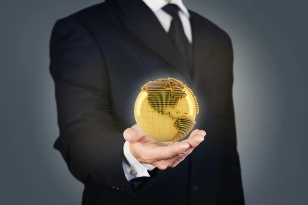 Empresário segurando um globo dourado — Fotografia de Stock