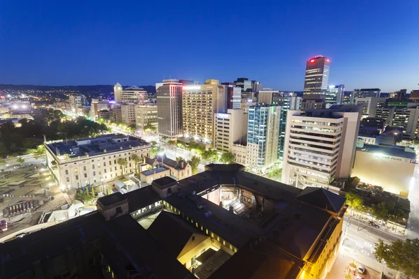 Widok na centrum miasta Adelaide w nocy — Zdjęcie stockowe