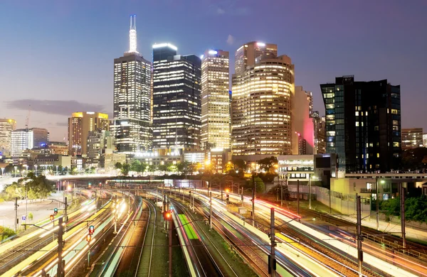 Spoorwegen in Melbourne in de nacht — Stockfoto