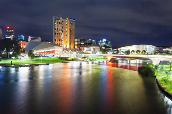 Adelaide in Zuid-Australië 's nachts — Stockfoto