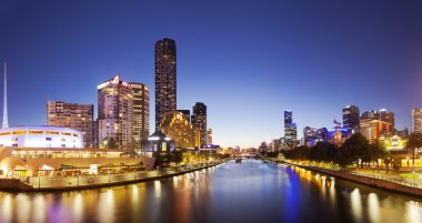 Geceleri Melbourne şehir panoraması