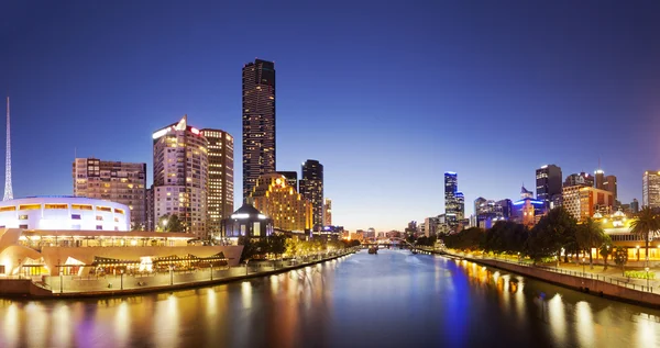 Panorama van het centrum van Melbourne in de nacht — Stockfoto