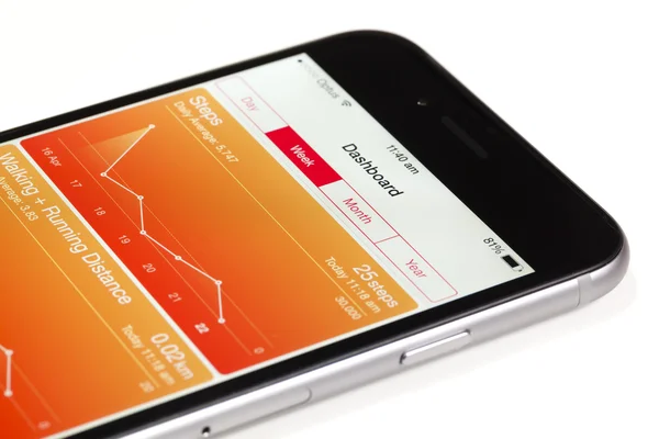 Med hjälp av hälsa app i ios 8 — Stockfoto