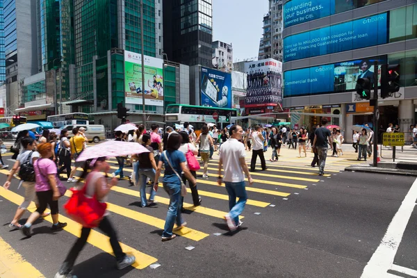 Drukke crosswalk in Hong Kong — Stockfoto